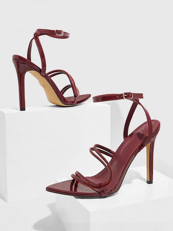 Sandales à talons ajourées à boucle de ceinture, à empiècements