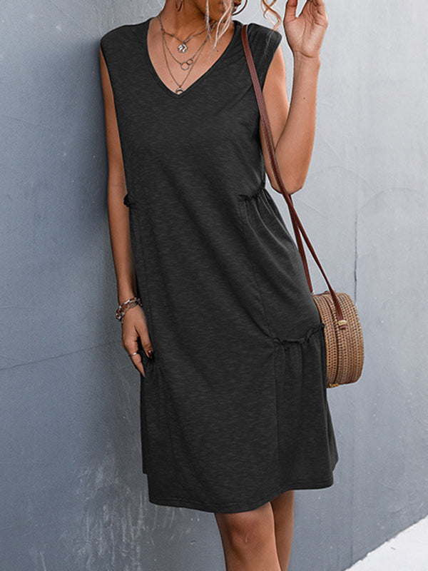 Robe mi-longue ample plissée coupe trapèze, à empiècements, à col en V, couleur unie
