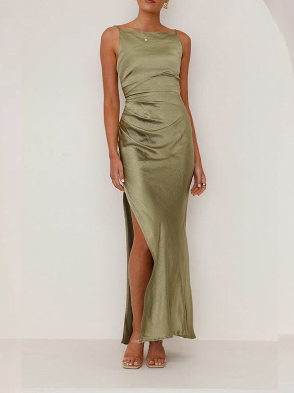 Robe mi-longue plissée fendue sur le côté sans manches, à empiècements, à fines bretelles, couleur unie
