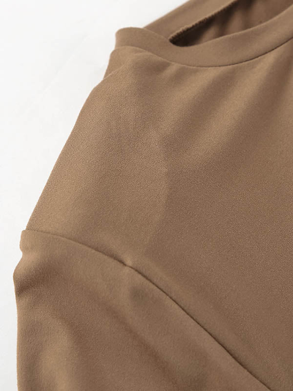 Robe courte moulante plissée coupe trapèze, à taille nouée, à fermeture éclair, à col rond, couleur unie