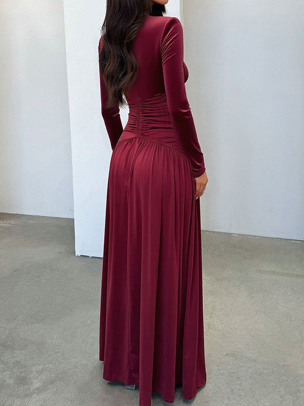 Robe longue moulante plissée fendue sur le côté coupe trapèze, à empiècements, à décolleté en V profond, couleur unie