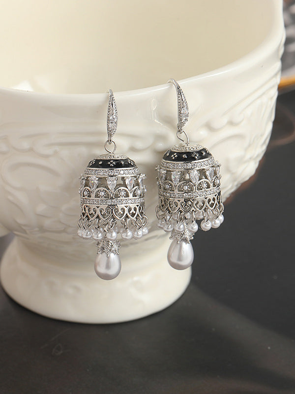 Boucles d'oreilles pendantes géométriques ajourées à pompons