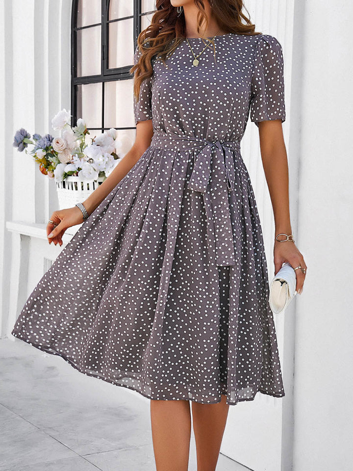 Robe mi-longue coupe trapèze, à taille élastique, à pois, à empiècements, à taille nouée, à col rond, couleur contrastée