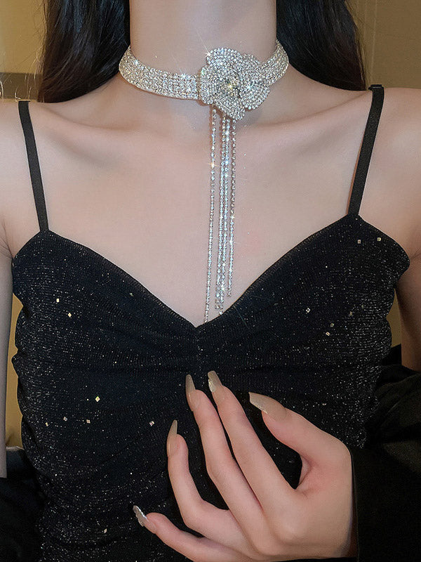 Collier en forme de fleur, à strass, à pompons