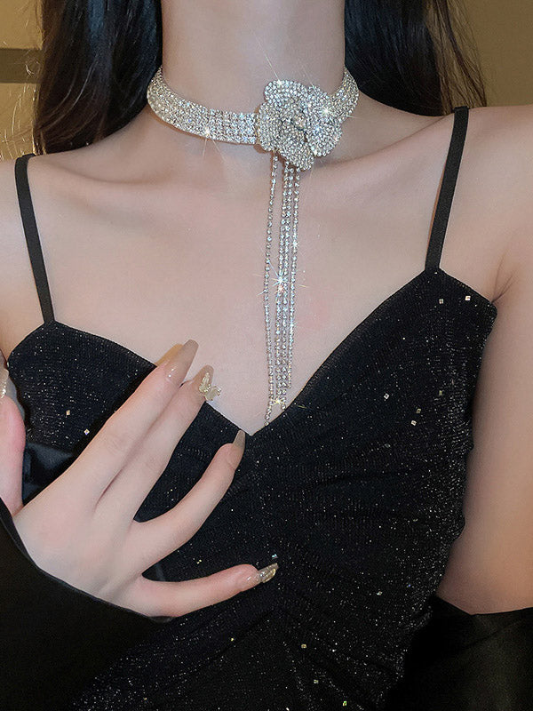 Collier en forme de fleur, à strass, à pompons