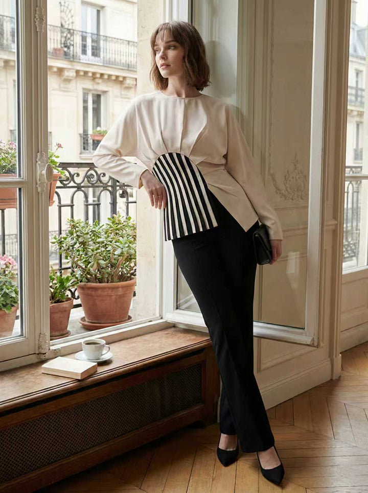 Chemisier asymétrique plissé rayé à coupe irrégulière, à manches longues, à empiècements, à fermeture éclair, à col rond