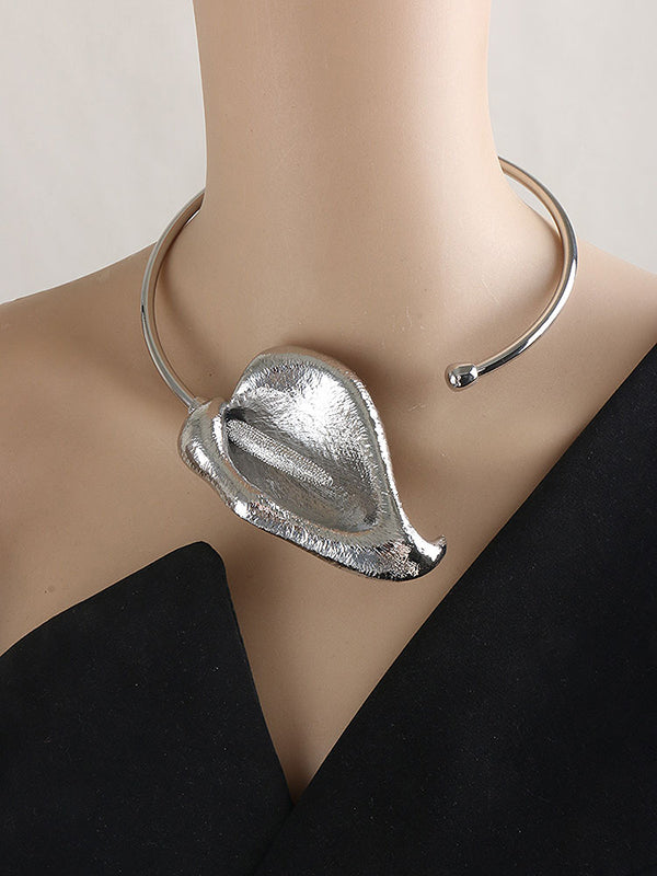 Collier en forme de feuilles, couleur unie