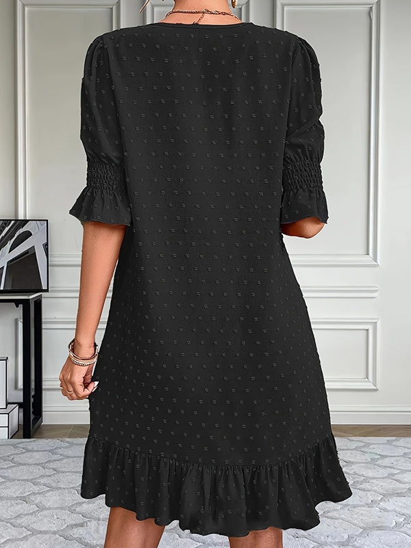 Robe courte plissée coupe trapèze, à manches évasées, à taille élastique, en jacquard, à empiècements, à col en V, couleur unie
