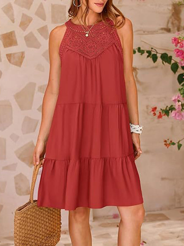 Robe courte ample ajourée plissée coupe trapèze, à empiècements, à col rond, couleur unie