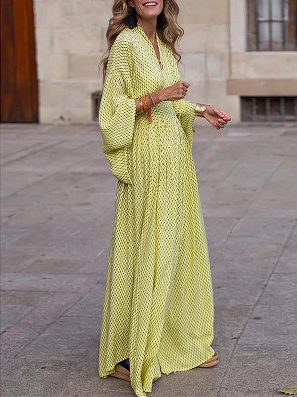 Robe longue plissée à manches raglan, à empiècements, à col en V