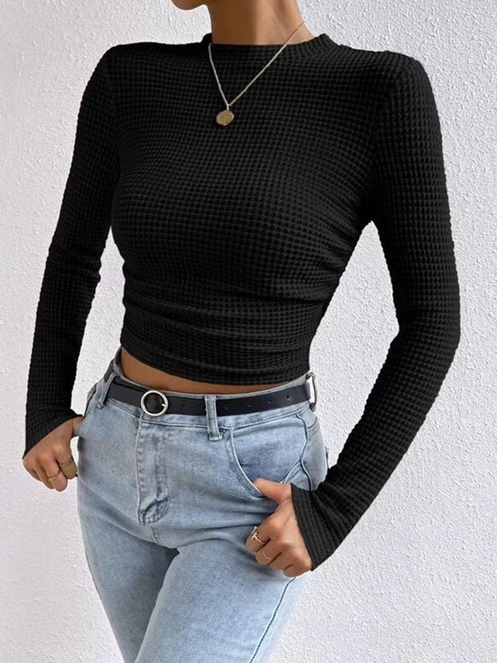 T-shirt près du corps plissé en maille gaufrée à empiècements, à manches longues et col rond, couleur unie