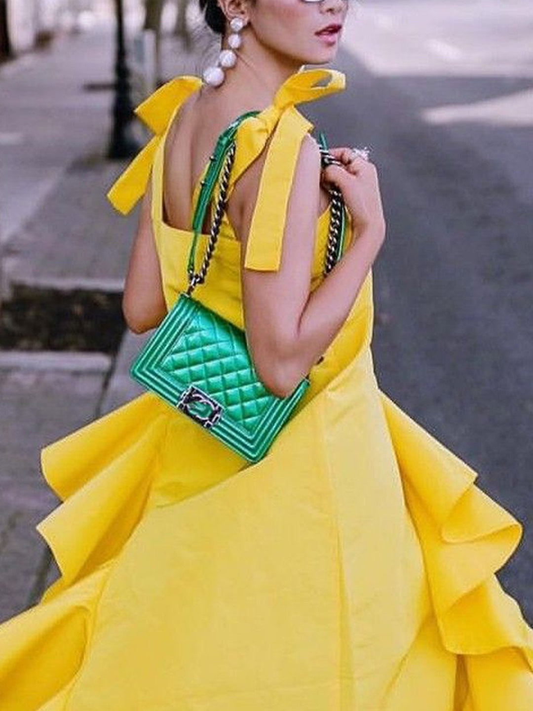 Chemisier noué à ourlet plongeant, à coupe irrégulière, bustier