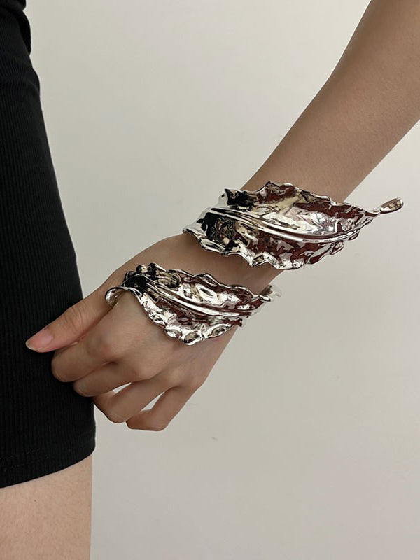 Bracelet géométrique plissé brillant couleur unie