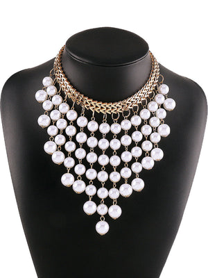 Collier perlé délicat à pompons