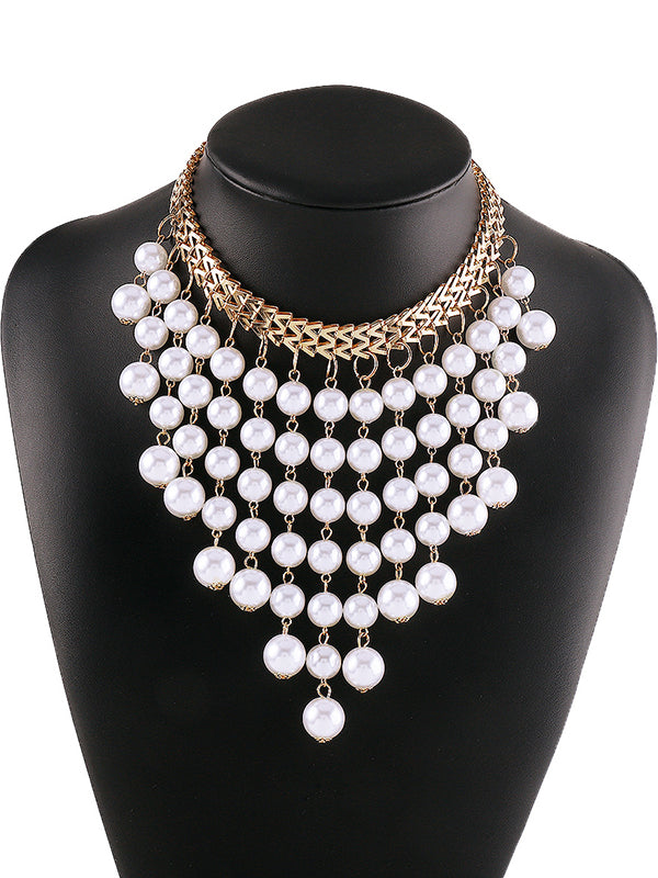 Collier perlé délicat à pompons
