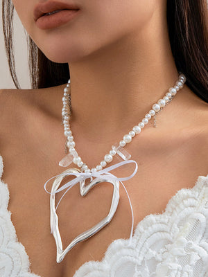 Collier perlé délicat en forme de cœur