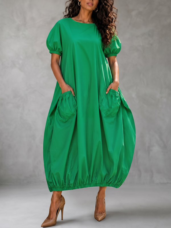 Robe longue à empiècements, à poches, élastique, à manches courtes, à col rond, couleur unie