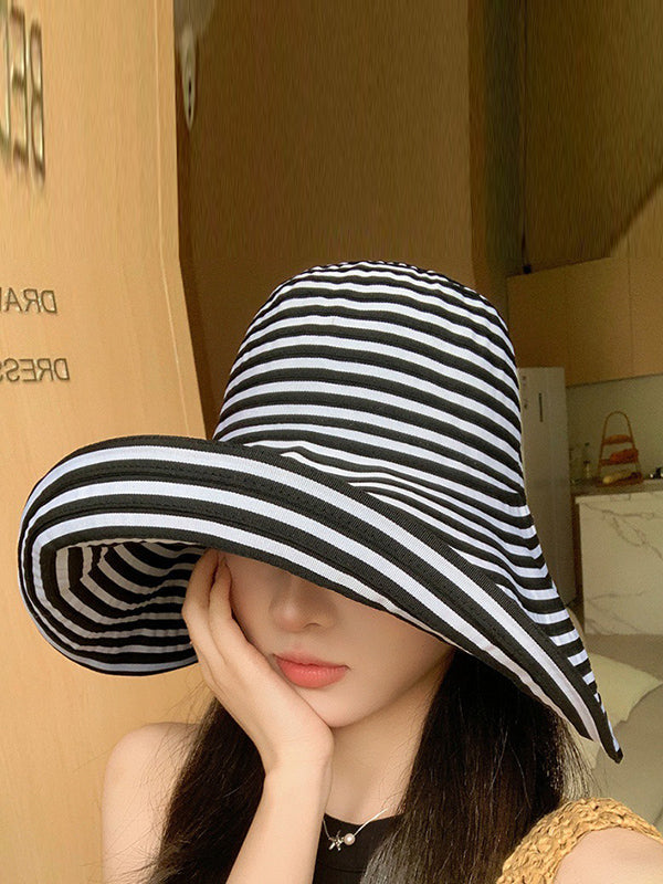Chapeau de soleil rayé à empiècements
