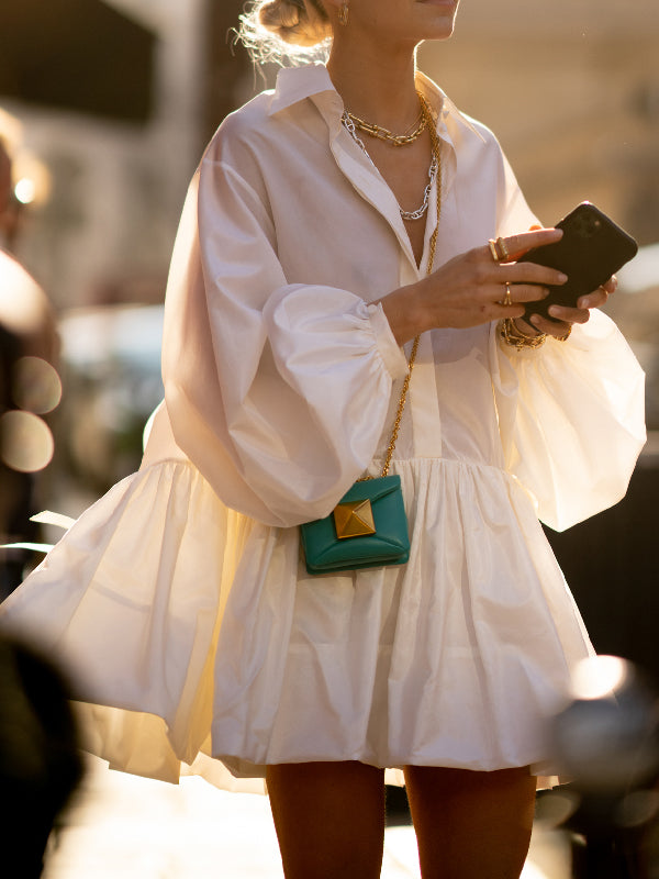 Robe chemise boutonnée à manches bouffantes, à empiècements, à col revers, couleur unie