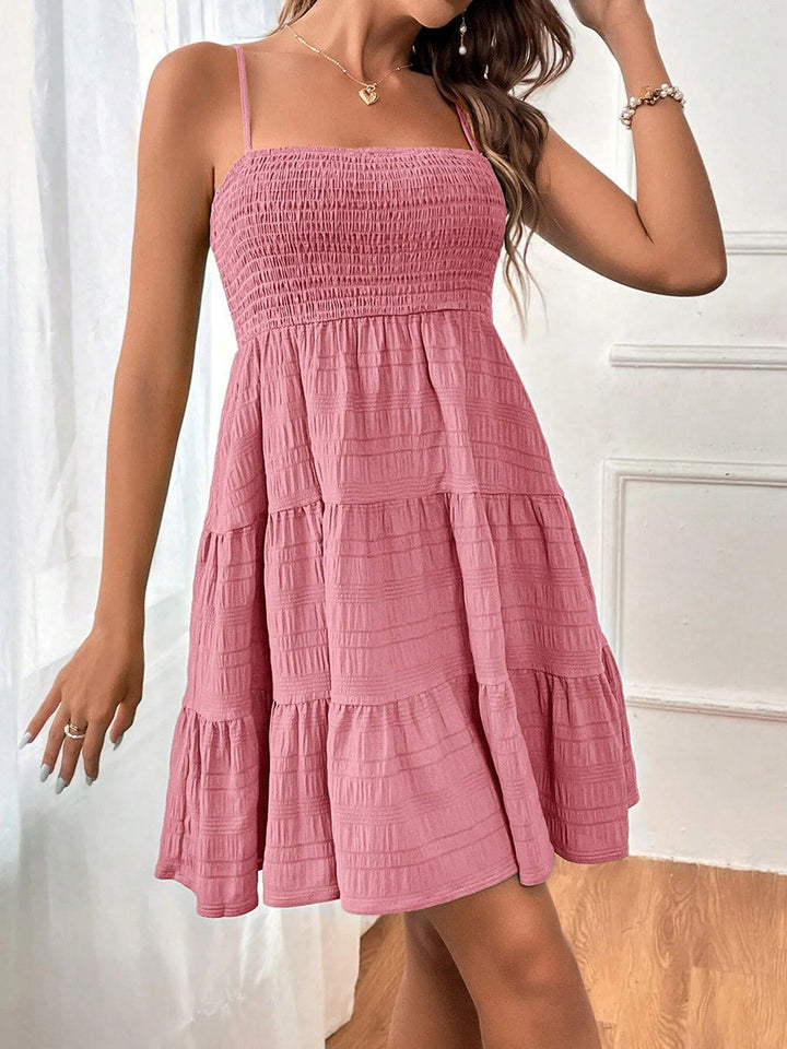 Robe courte plissée à taille élastique, taille haute, à empiècements, à fines bretelles, couleur unie