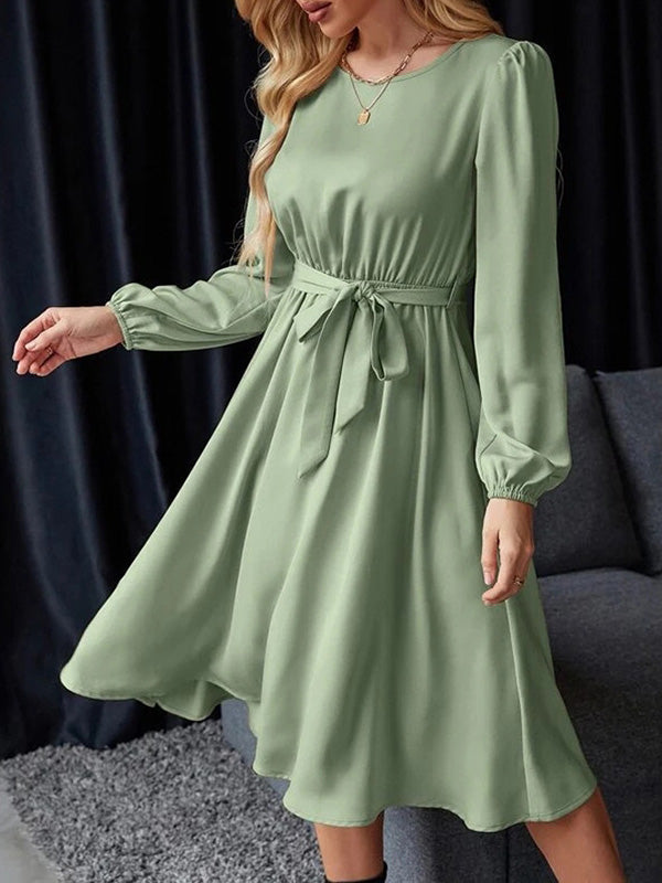 Robe mi-longue ample plissée à manches bouffantes, à taille élastique, à empiècements, à taille nouée, à col rond, couleur unie