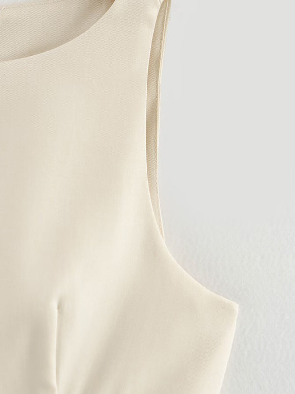 Robe courte ample plissée coupe trapèze, à empiècements, à fermeture éclair, à col rond, couleur unie