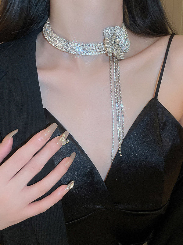 Collier en forme de fleur, à strass, à pompons