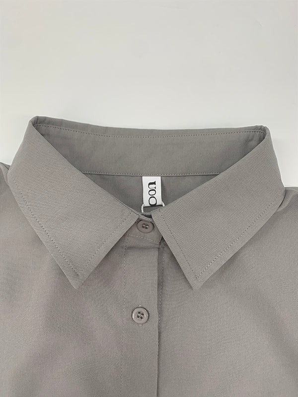 Robe chemise ample fendue sur le côté à manches longues, à empiècements, à col revers, couleur unie