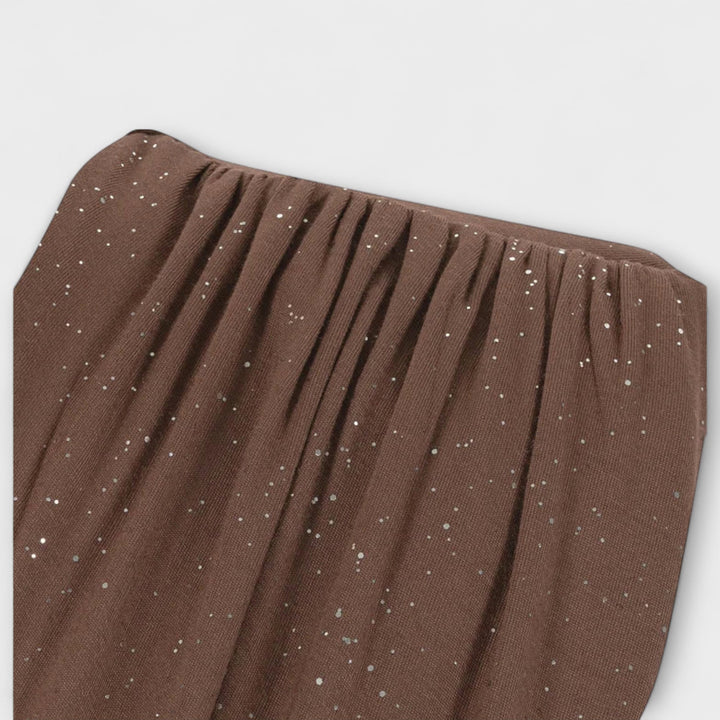 "Thea - Robe maxi avec décolleté en V profond" pourrait être réécrit comme "Thea - Élégante robe maxi avec un décolleté en V séduisant".