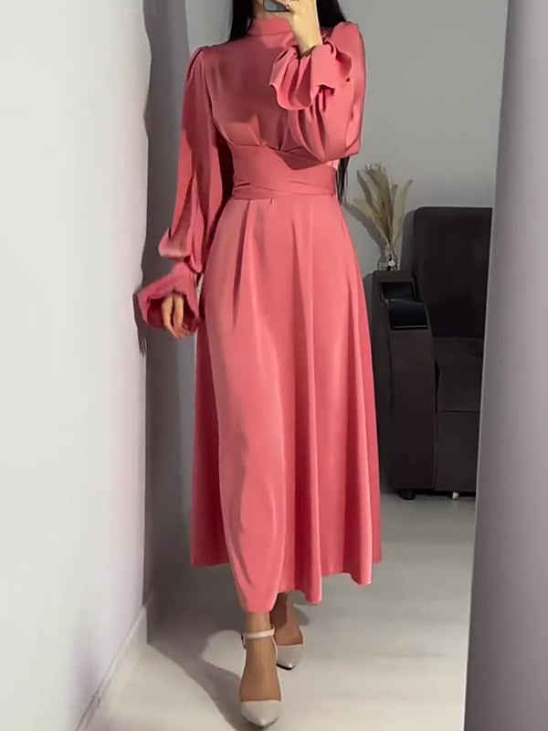 Robe longue plissée coupe trapèze, à manches longues, à taille nouée, à fermeture éclair, à col cheminée, couleur unie