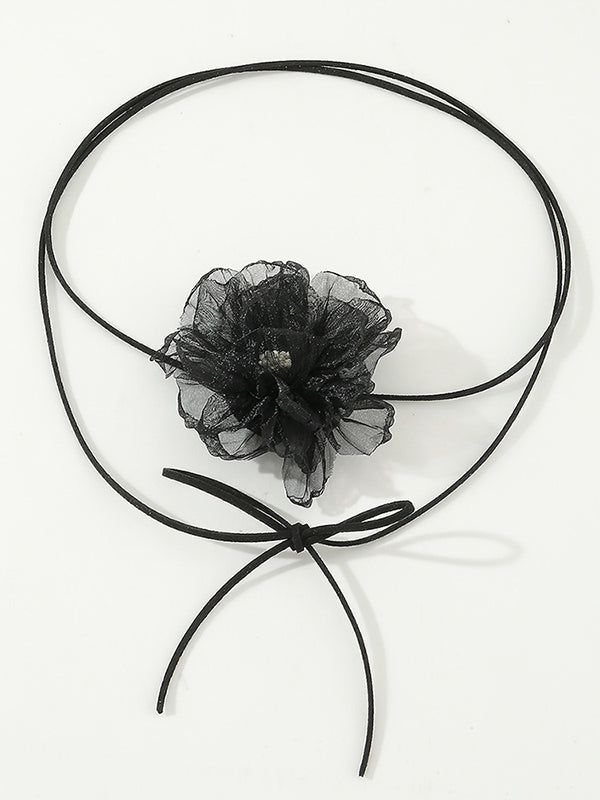 Collier délicat en forme de fleur, en gaze