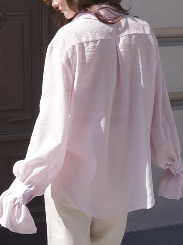 Chemisier ample plissé à manches bouffantes, à empiècements, à col revers, couleur unie
