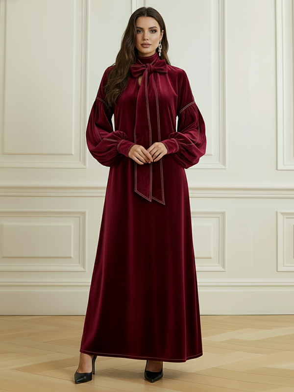 Robe longue plissée coupe trapèze, à manches longues, à nœud, à empiècements, à col haut, couleur unie