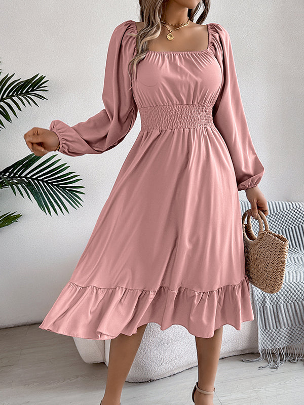 Robe mi-longue plissée volantée coupe trapèze, à taille élastique, à col carré, couleur unie