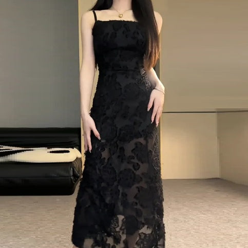 Selena - Robe maxi noire en dentelle fleurie