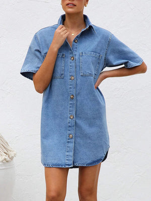 Robe chemise ample à manches courtes, à empiècements, à col revers
