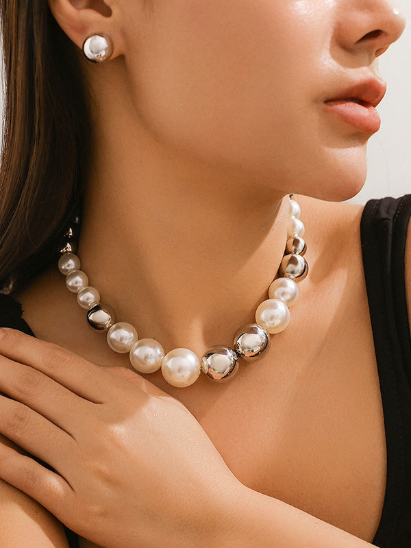 Parure collier et boucles d'oreilles perlée délicate couleur contrastée