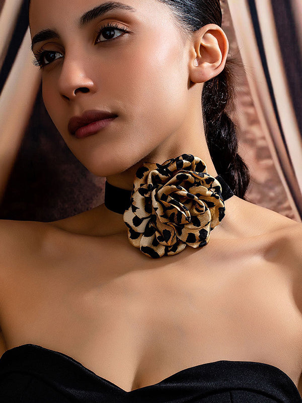 Collier en forme de fleur, à imprimé léopard
