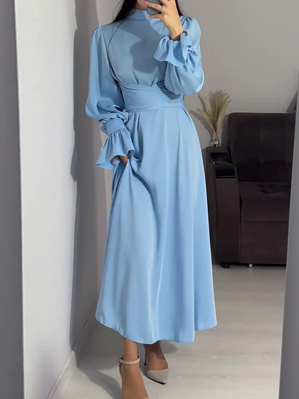 Robe longue plissée coupe trapèze, à manches longues, à taille nouée, à fermeture éclair, à col cheminée, couleur unie