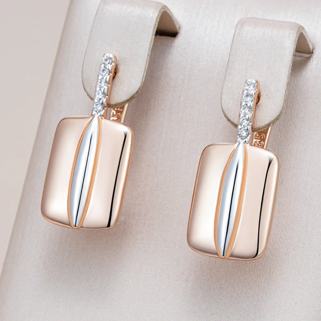 Boucles d'oreilles dorées rectangulaires avec des strass