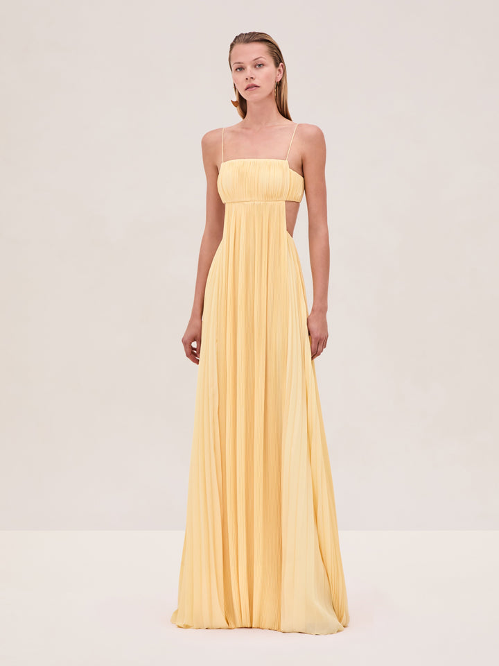 Varranza - Robe maxi plissée en A avec découpe à la taille et bretelles spaghetti