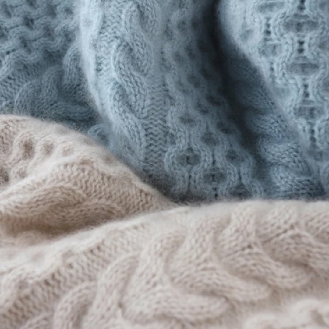 Pull à col roulé pour femmes avec motif en torsades