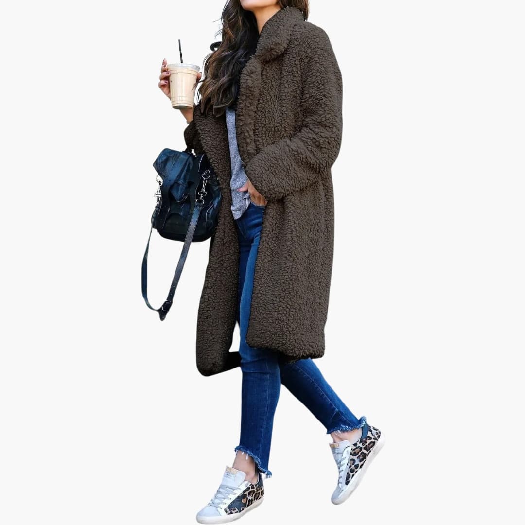 Manteau en peluche pour femmes long avec grand col et surface texturée