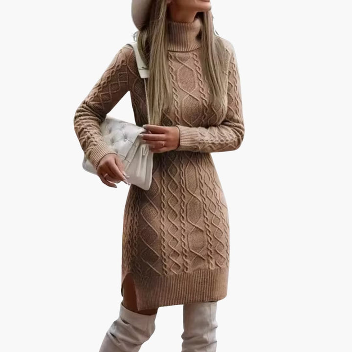 Robe pour femmes avec col roulé et motif en torsades