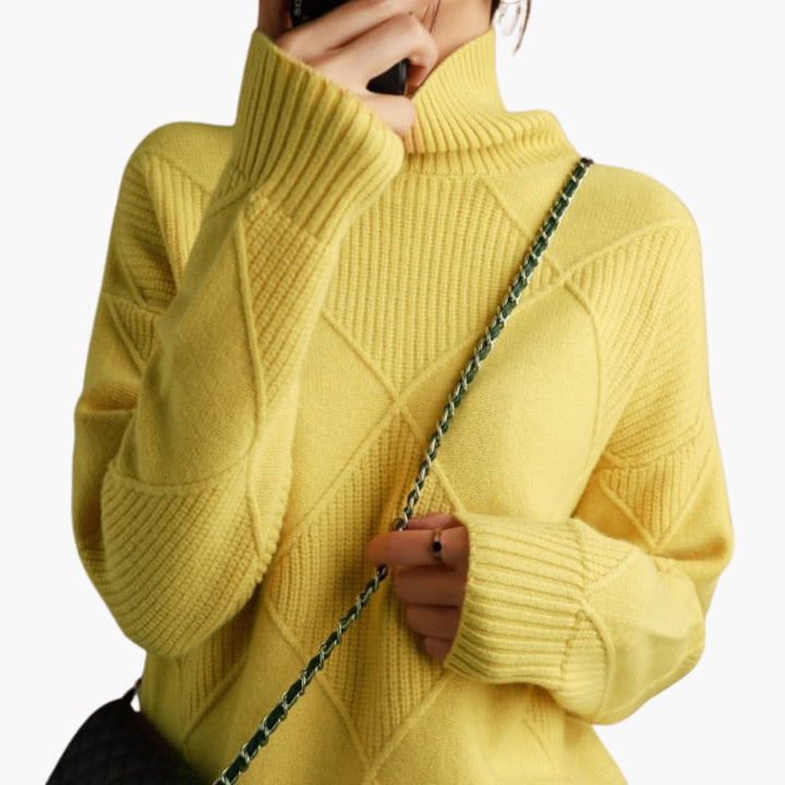 Pull pour femmes avec col roulé et inserts structurés