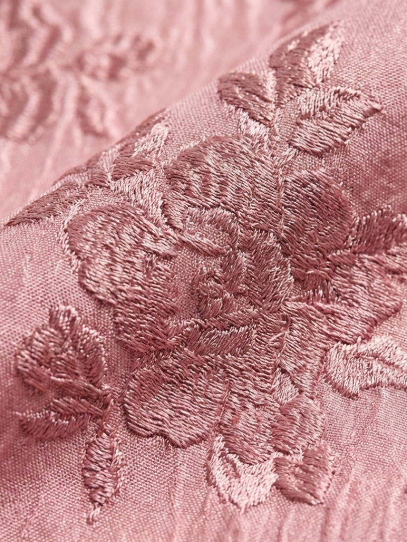 Xanthea | Robe maxi à manches courtes, cintrée, à texture florale