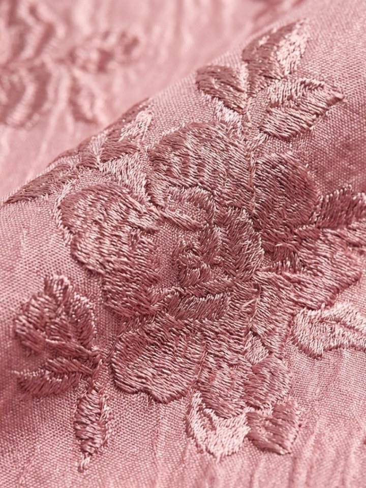 Xanthea | Robe maxi à manches courtes, cintrée, à texture florale