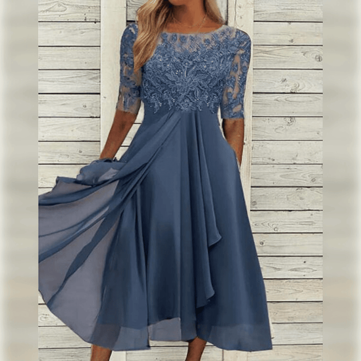 Robe de soirée élégante avec détails en dentelle et manches 3/4 pour des occasions spéciales
