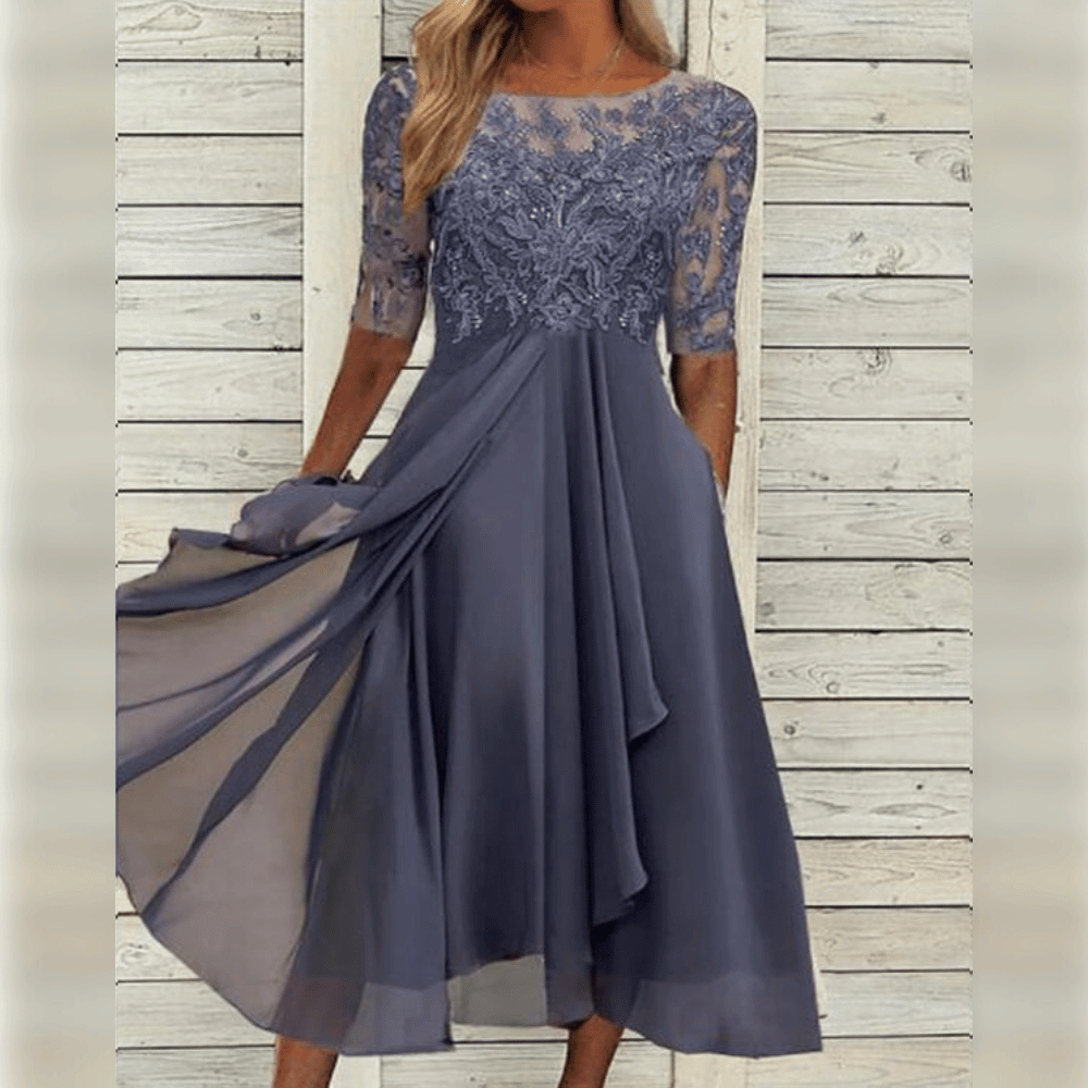 Robe de soirée élégante avec détails en dentelle et manches 3/4 pour des occasions spéciales