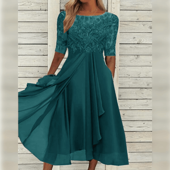 Robe de soirée élégante avec détails en dentelle et manches 3/4 pour des occasions spéciales